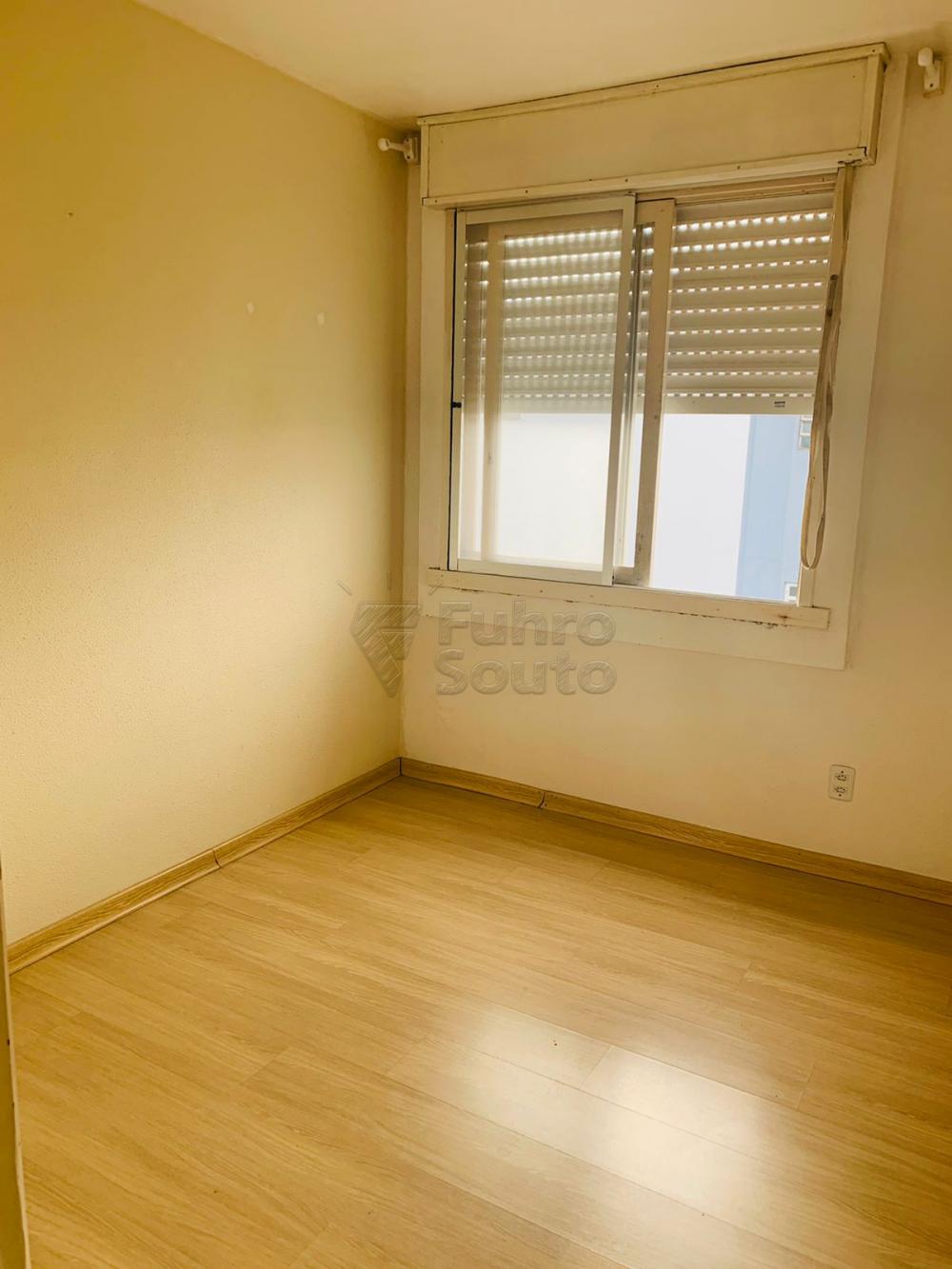 Comprar Apartamento / Padrão em Pelotas R$ 200.000,00 - Foto 2