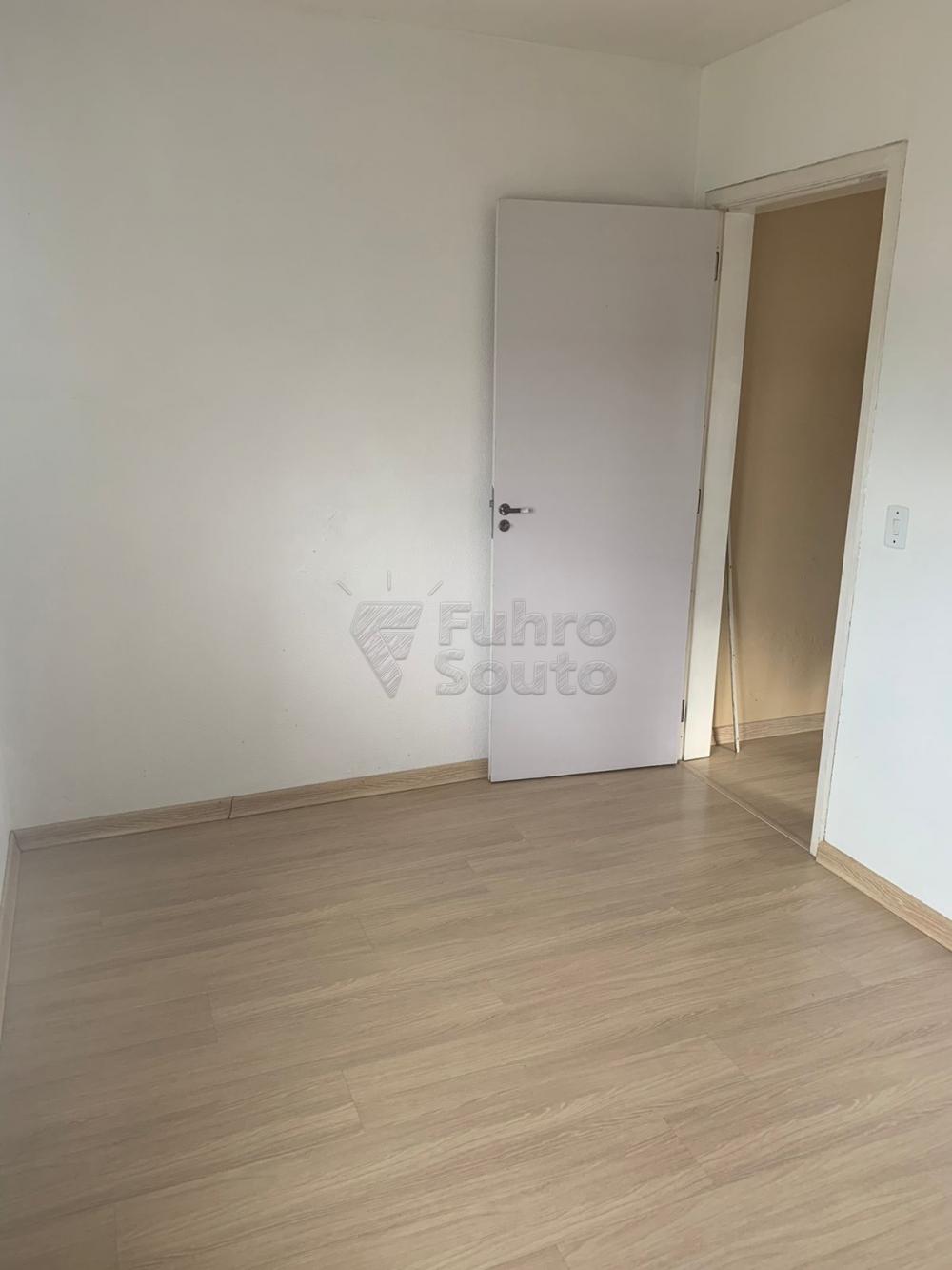 Comprar Apartamento / Padrão em Pelotas R$ 200.000,00 - Foto 4