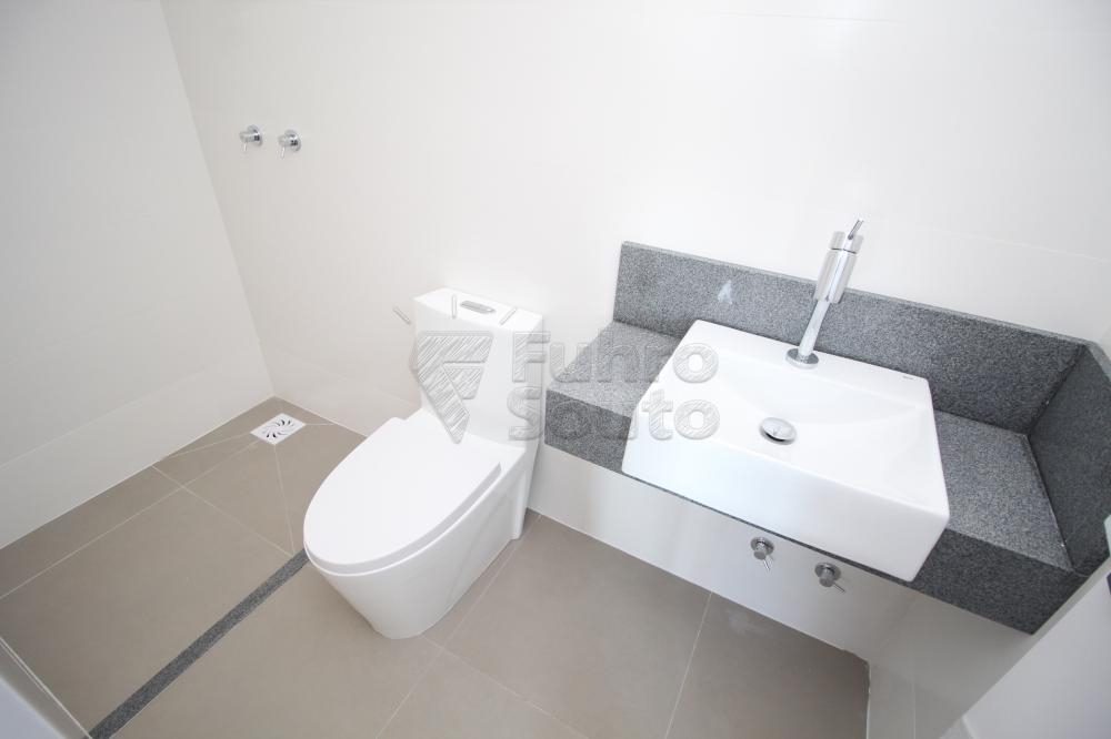 BANHEIRO Alugar Apartamento / Padrão em Pelotas R$ 2.800,00 - Foto 26