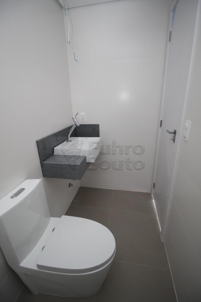 BANHEIRO Alugar Apartamento / Padrão em Pelotas R$ 2.800,00 - Foto 28