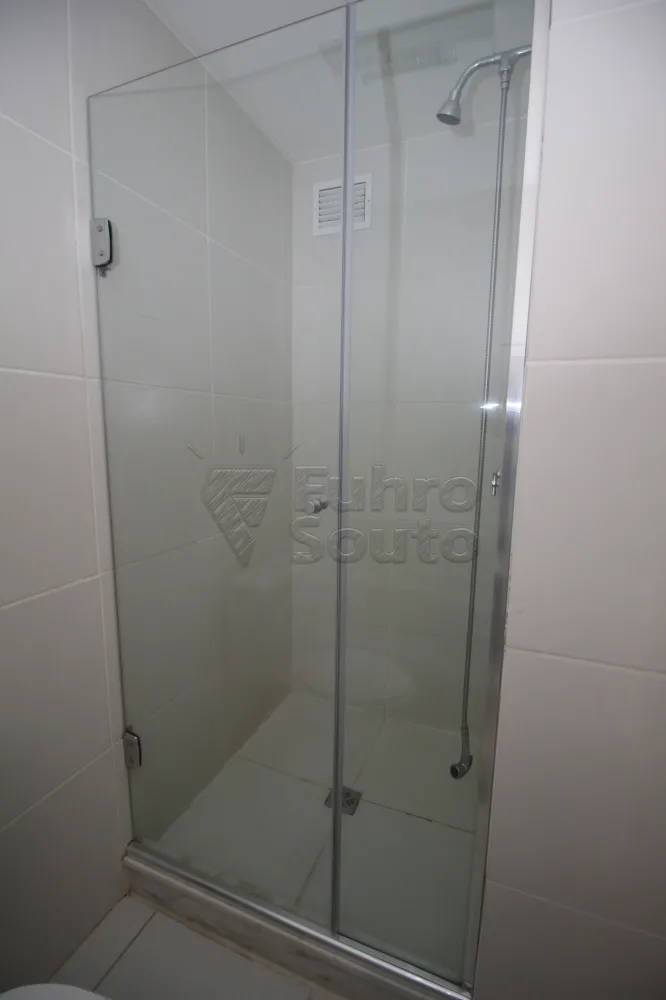 BANHEIRO SUITE Alugar Apartamento / Padrão em Pelotas R$ 2.400,00 - Foto 19
