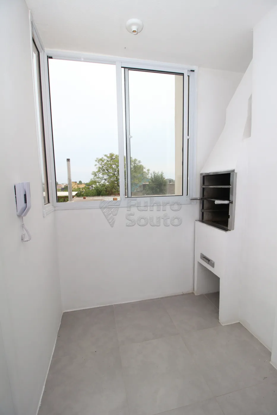 SALA Alugar Apartamento / Padrão em Pelotas R$ 600,00 - Foto 2