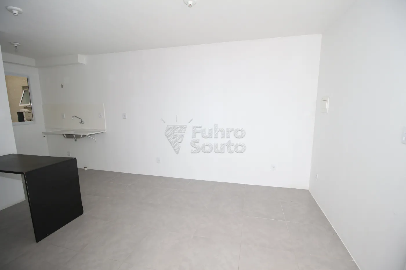 SALA Alugar Apartamento / Padrão em Pelotas R$ 600,00 - Foto 4