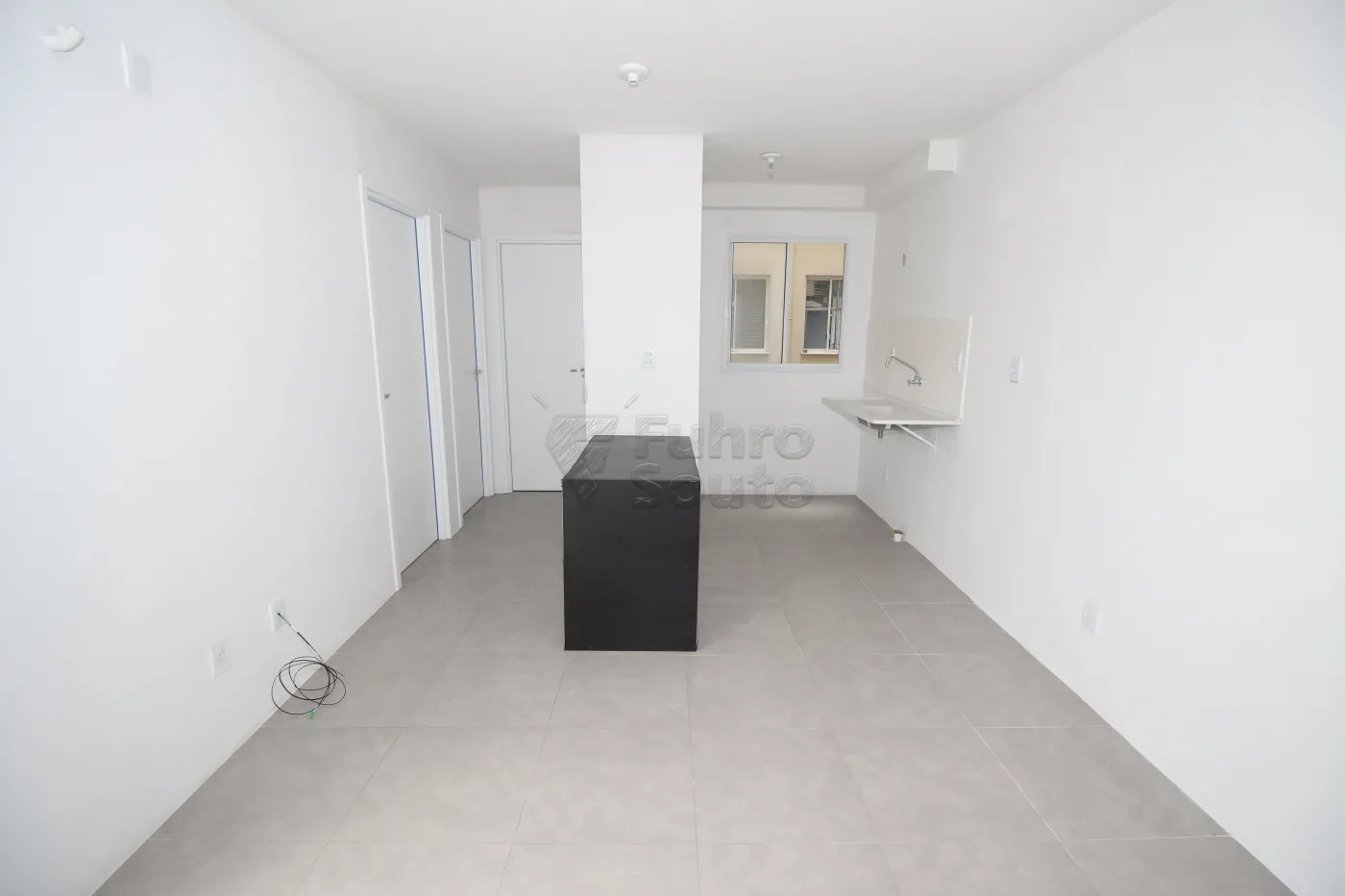 SALA/COZINHA Alugar Apartamento / Padrão em Pelotas R$ 600,00 - Foto 5