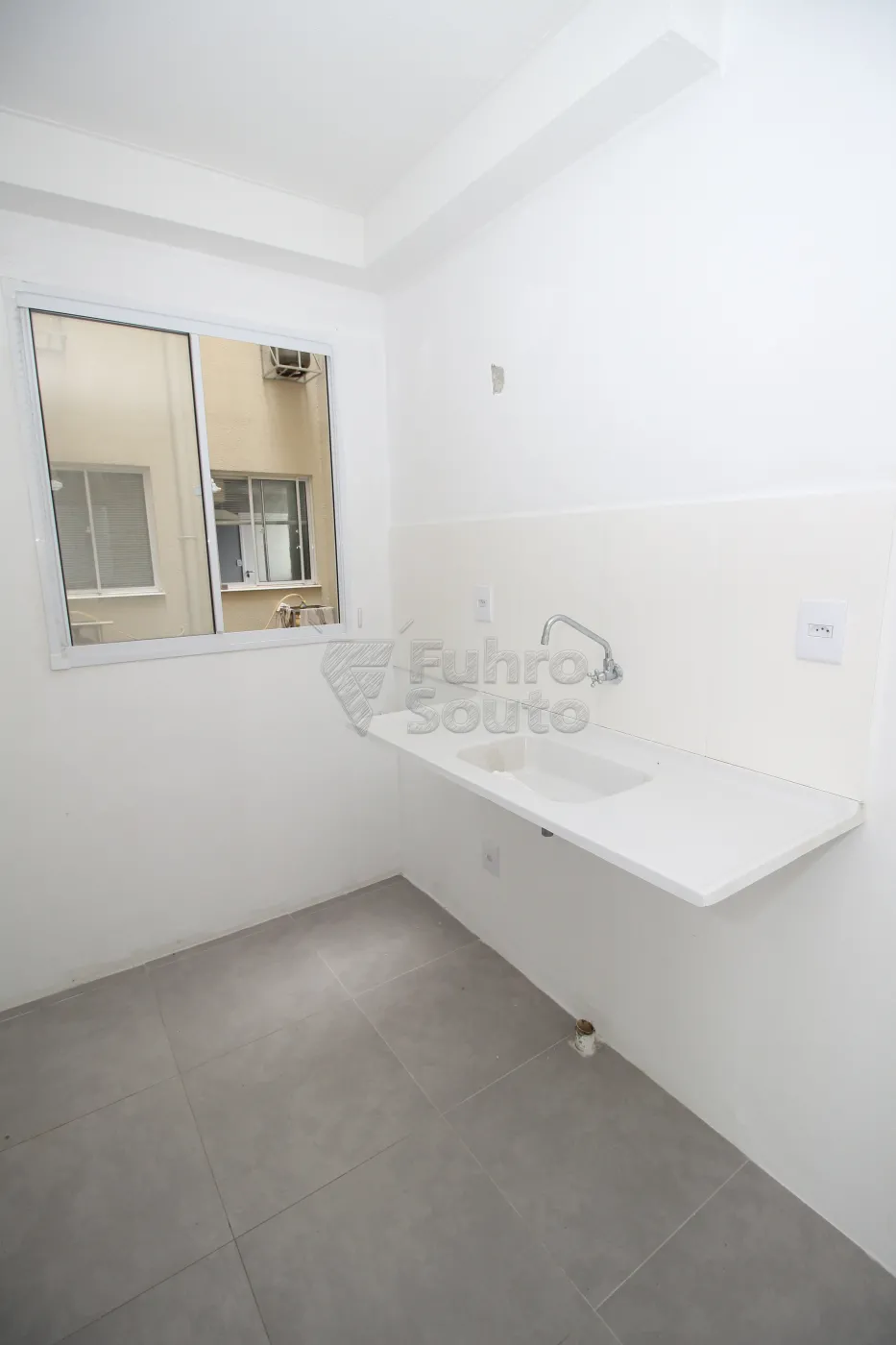 AREA DE SERVIÇO Alugar Apartamento / Padrão em Pelotas R$ 600,00 - Foto 7