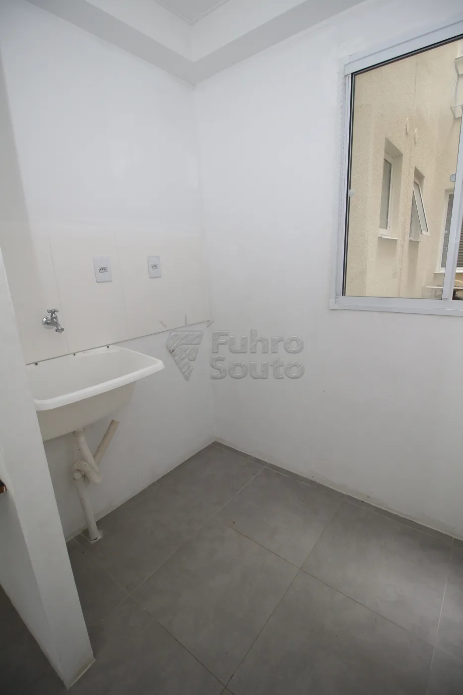 AREA DE SERVIÇO Alugar Apartamento / Padrão em Pelotas R$ 600,00 - Foto 8