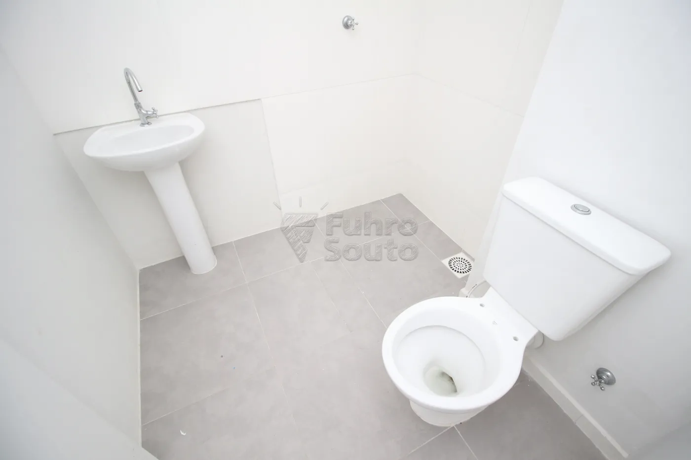 BANHEIRO Alugar Apartamento / Padrão em Pelotas R$ 600,00 - Foto 20