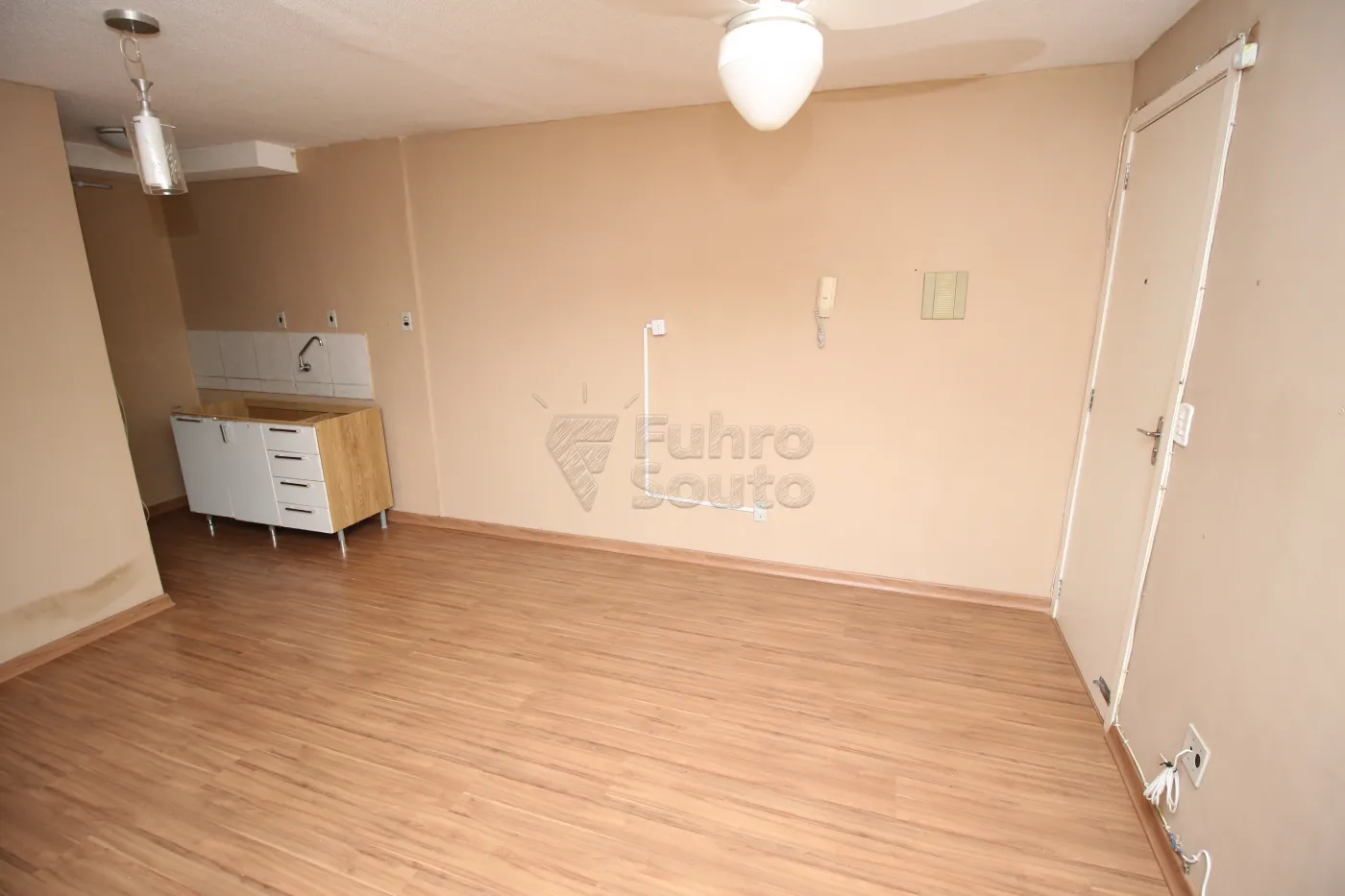 SALA Alugar Apartamento / Padrão em Pelotas R$ 750,00 - Foto 3