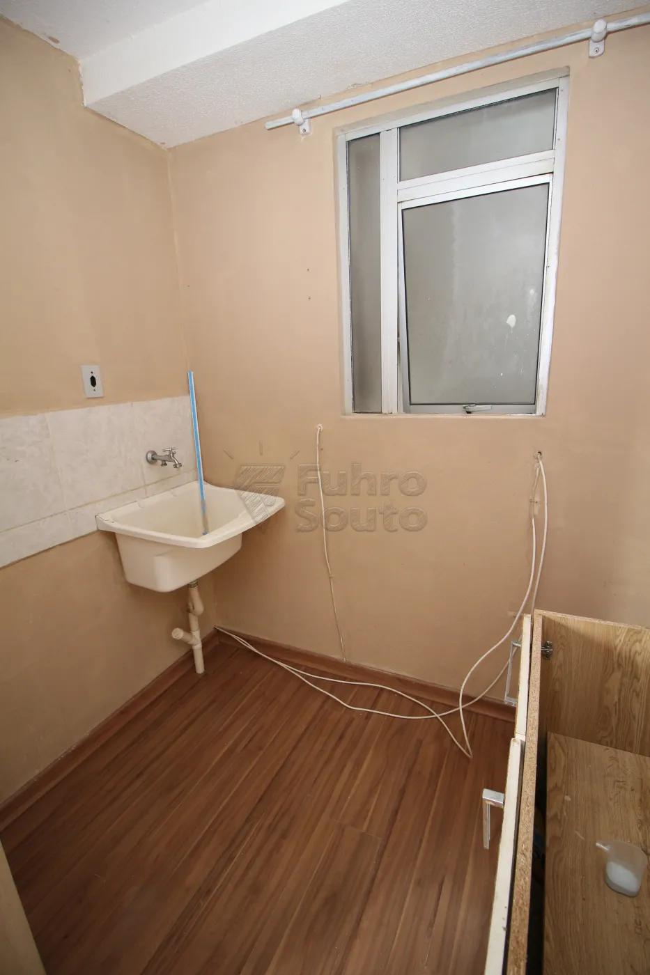 COZINHA/AREA DE SERVIÇO Alugar Apartamento / Padrão em Pelotas R$ 750,00 - Foto 7