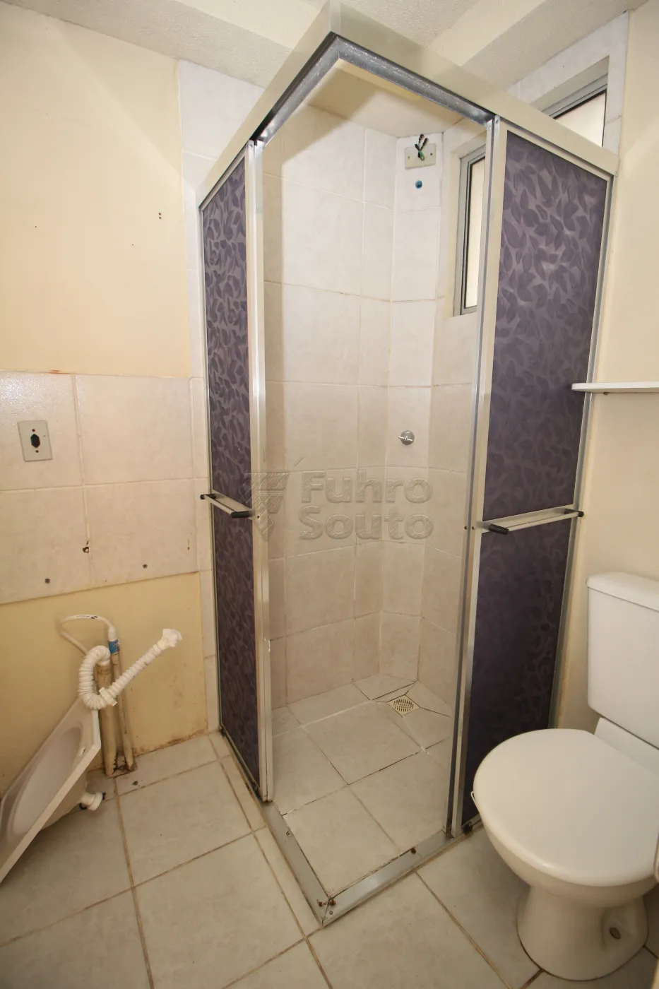 BANHEIRO Alugar Apartamento / Padrão em Pelotas R$ 750,00 - Foto 18
