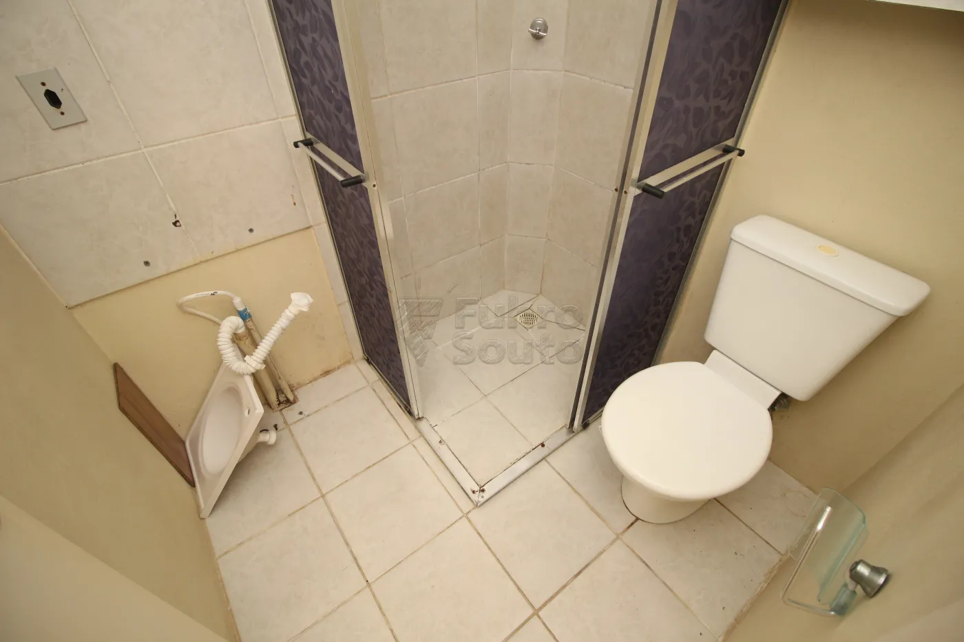 BANHEIRO Alugar Apartamento / Padrão em Pelotas R$ 750,00 - Foto 19