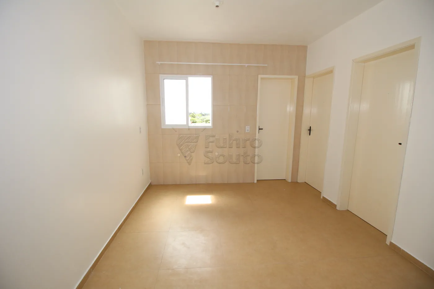 Alugar Apartamento / Padrão em Pelotas R$ 600,00 - Foto 1