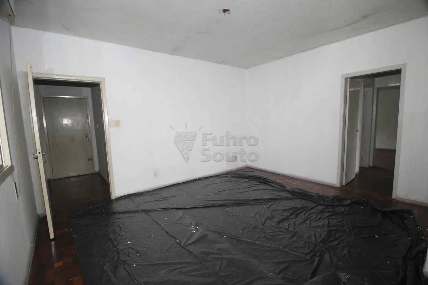 Alugar Apartamento / Padrão em Pelotas R$ 1.200,00 - Foto 4