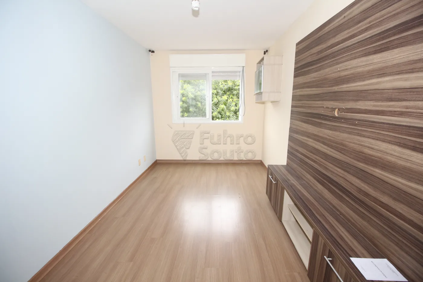 Alugar Apartamento / Padrão em Pelotas R$ 900,00 - Foto 2