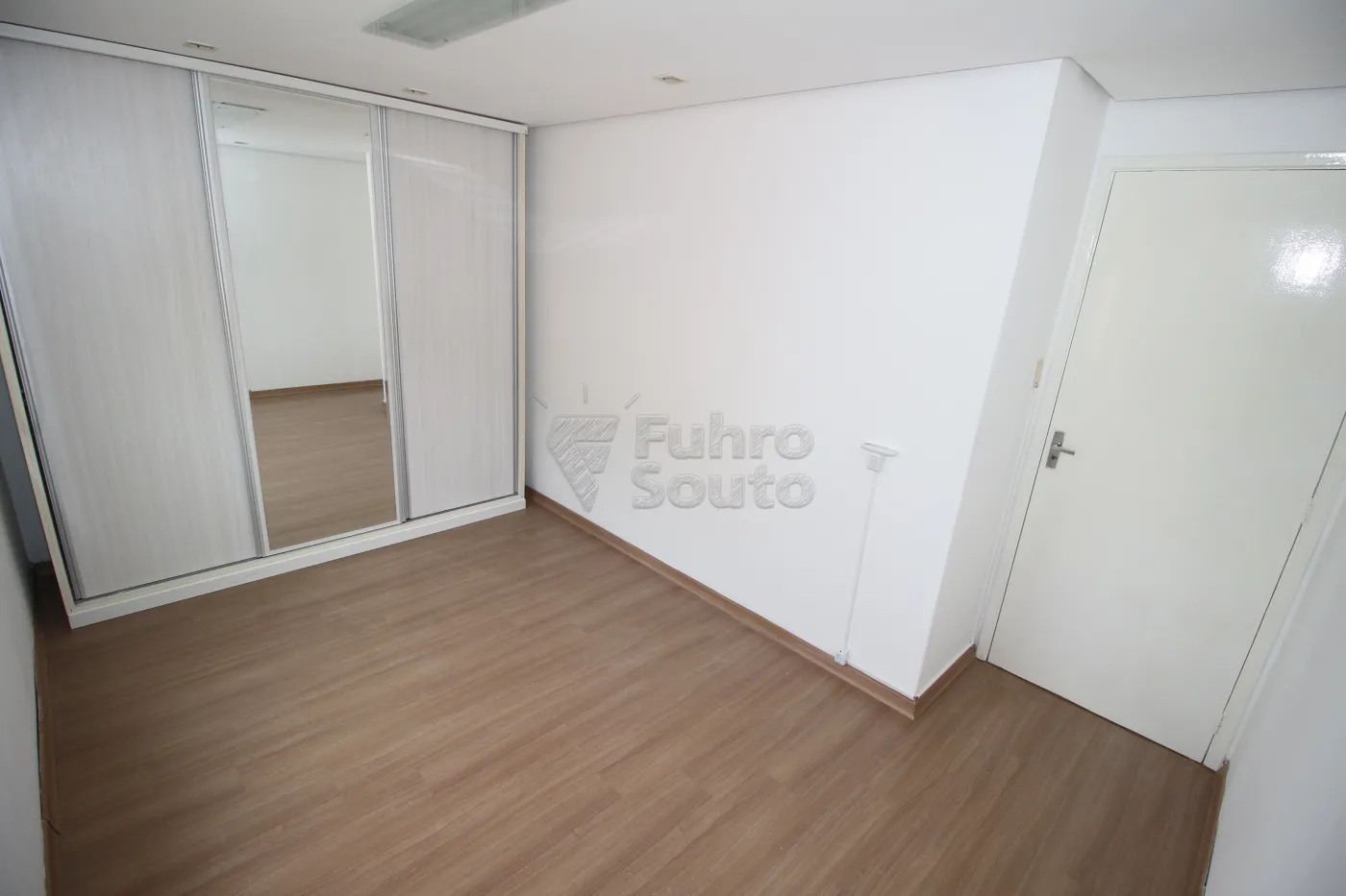 Alugar Apartamento / Padrão em Pelotas R$ 900,00 - Foto 14