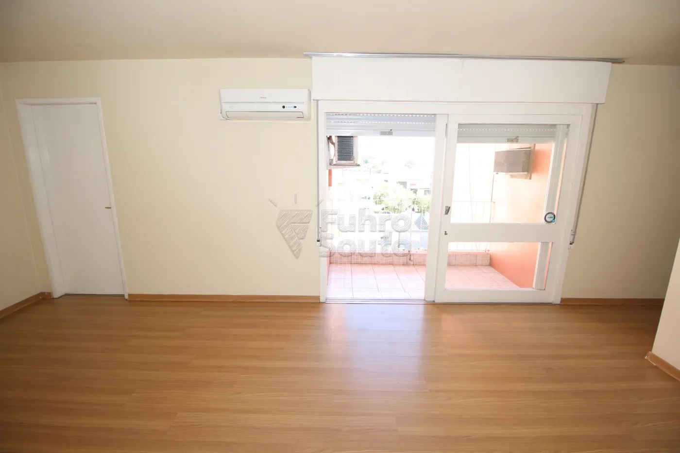 Alugar Apartamento / Padrão em Pelotas R$ 800,00 - Foto 4