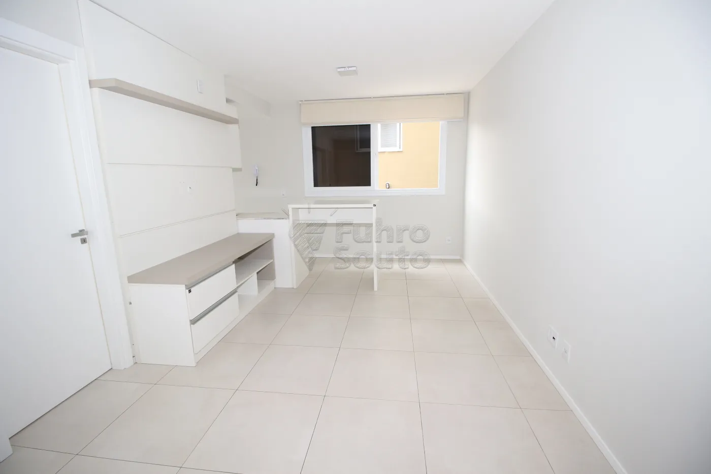 SALA Alugar Apartamento / Padrão em Pelotas R$ 1.650,00 - Foto 1