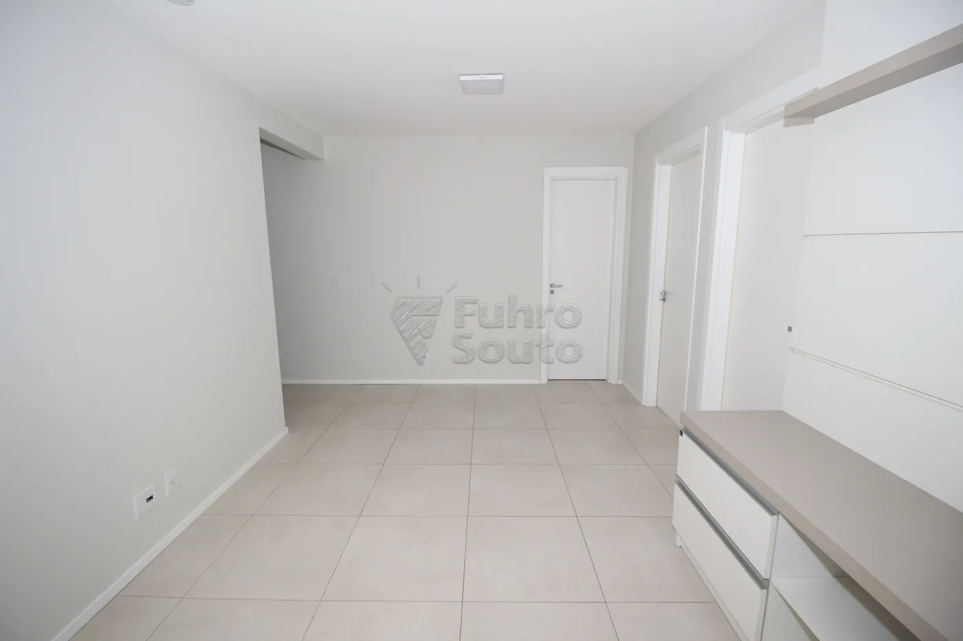 SALA Alugar Apartamento / Padrão em Pelotas R$ 1.650,00 - Foto 4