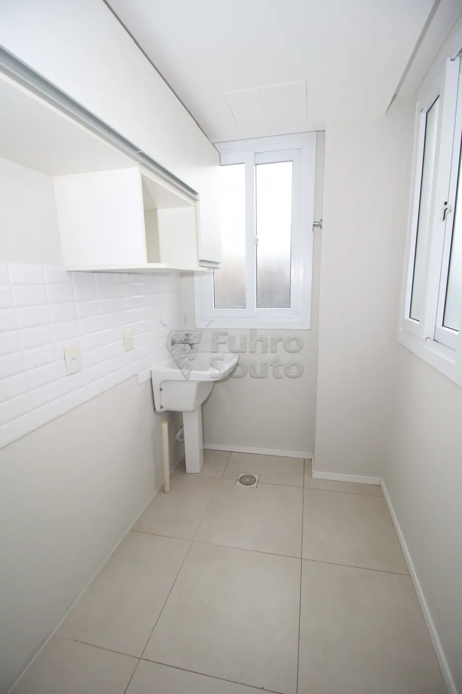 COZINHA Alugar Apartamento / Padrão em Pelotas R$ 1.650,00 - Foto 18