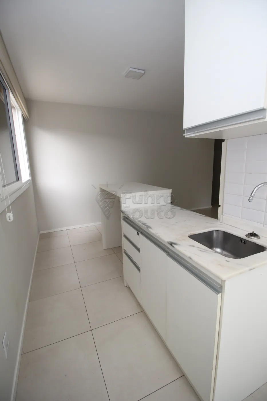 COZINHA Alugar Apartamento / Padrão em Pelotas R$ 1.650,00 - Foto 19