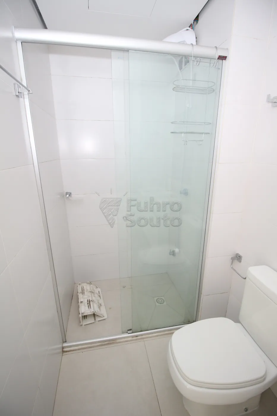 BANHEIRO Alugar Apartamento / Padrão em Pelotas R$ 1.650,00 - Foto 21