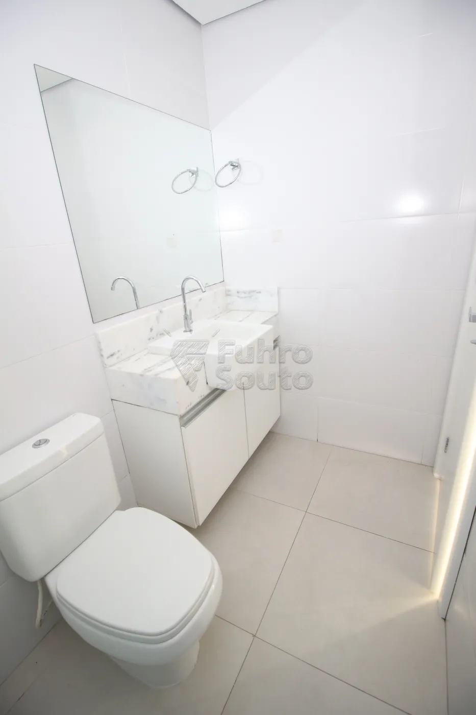 BANHEIRO Alugar Apartamento / Padrão em Pelotas R$ 1.650,00 - Foto 22