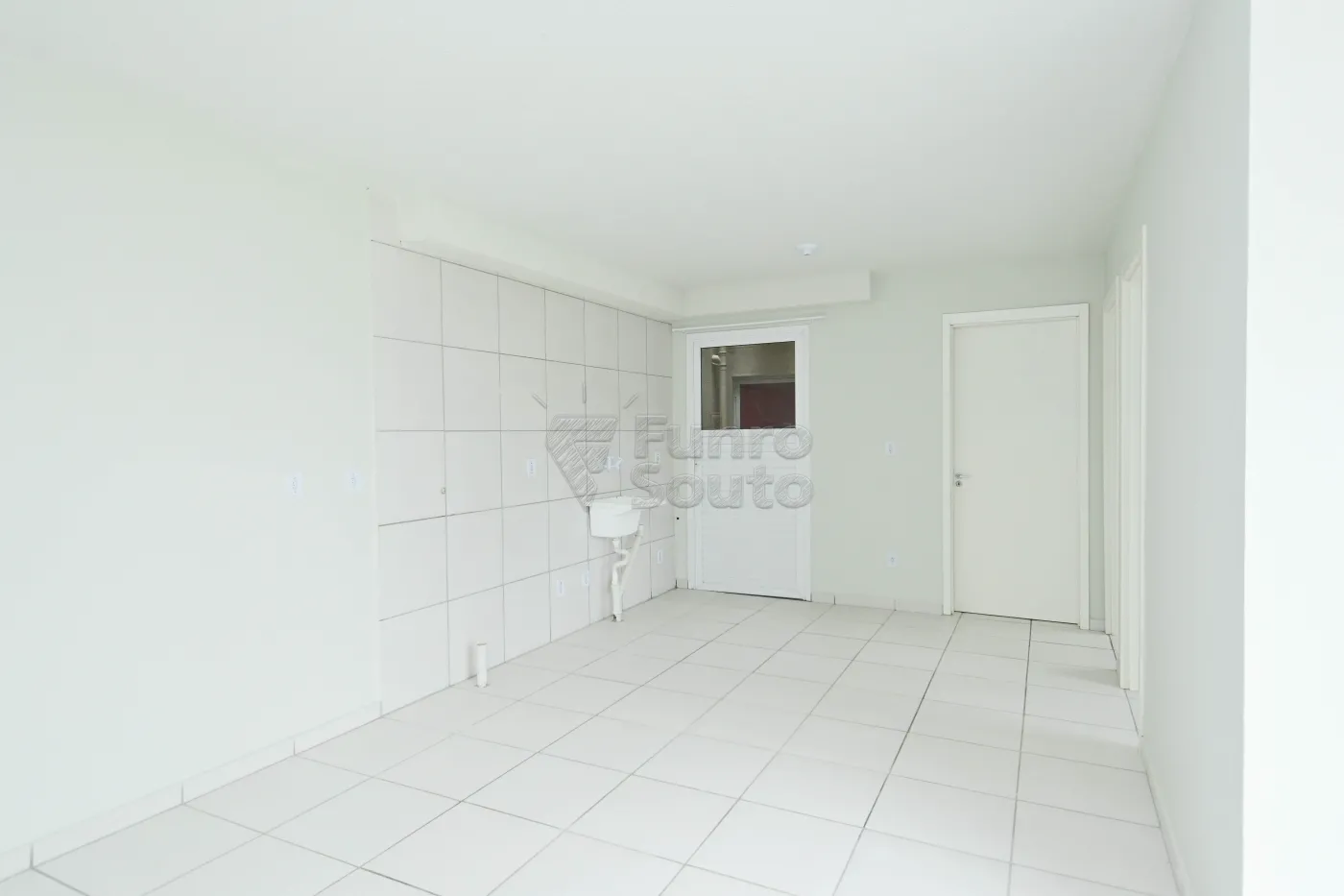 Alugar Apartamento / Padrão em Pelotas R$ 500,00 - Foto 1