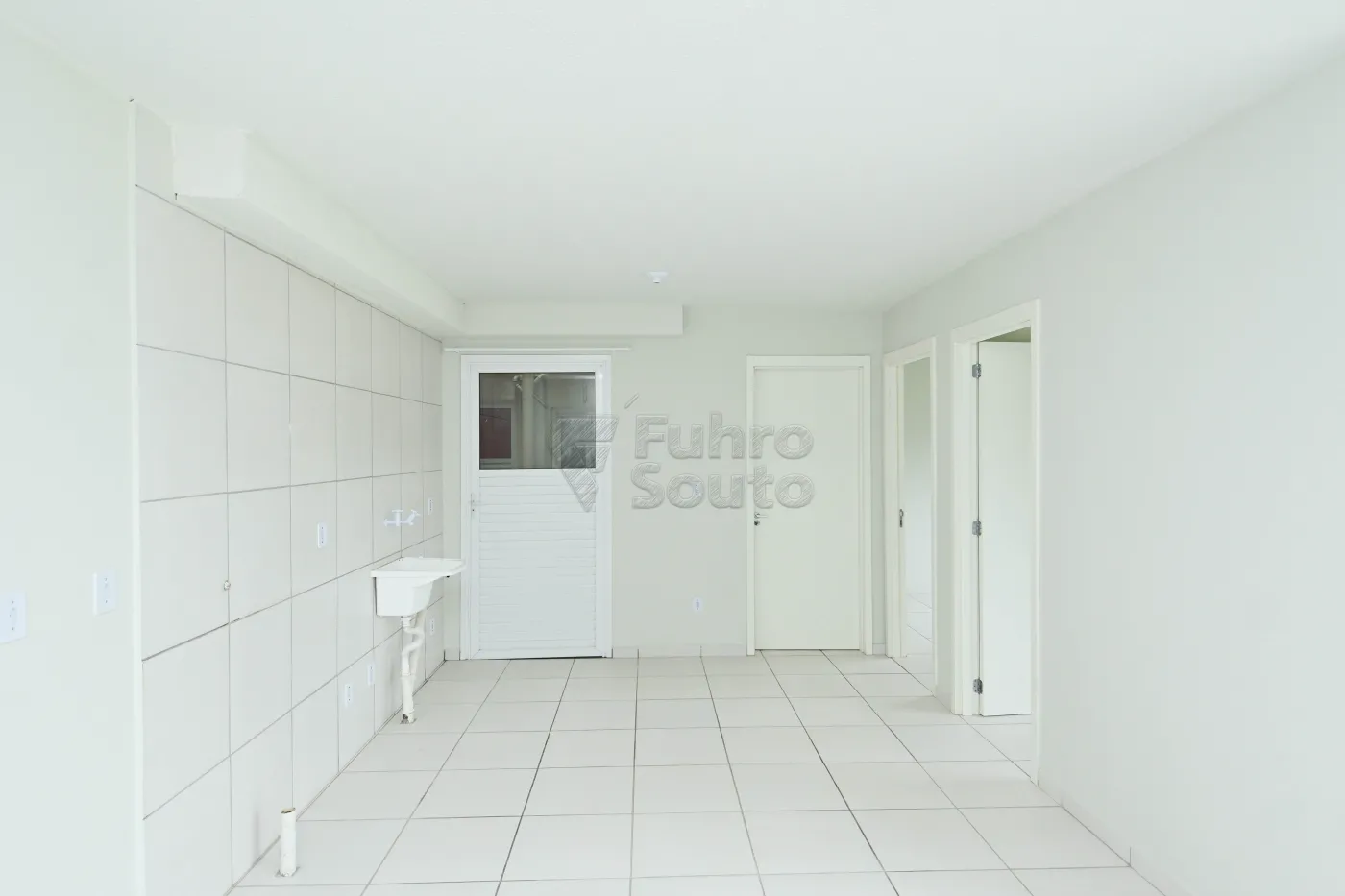 Alugar Apartamento / Padrão em Pelotas R$ 500,00 - Foto 2