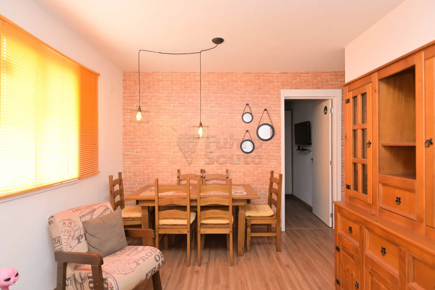 Alugar Apartamento / Padrão em Pelotas R$ 1.350,00 - Foto 1