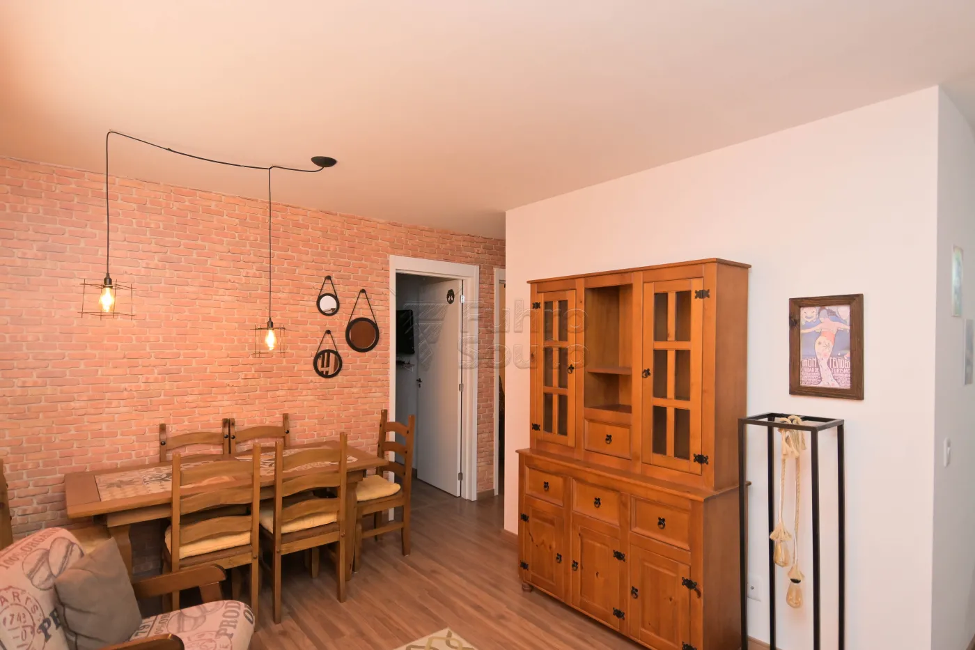 Alugar Apartamento / Padrão em Pelotas R$ 1.350,00 - Foto 2