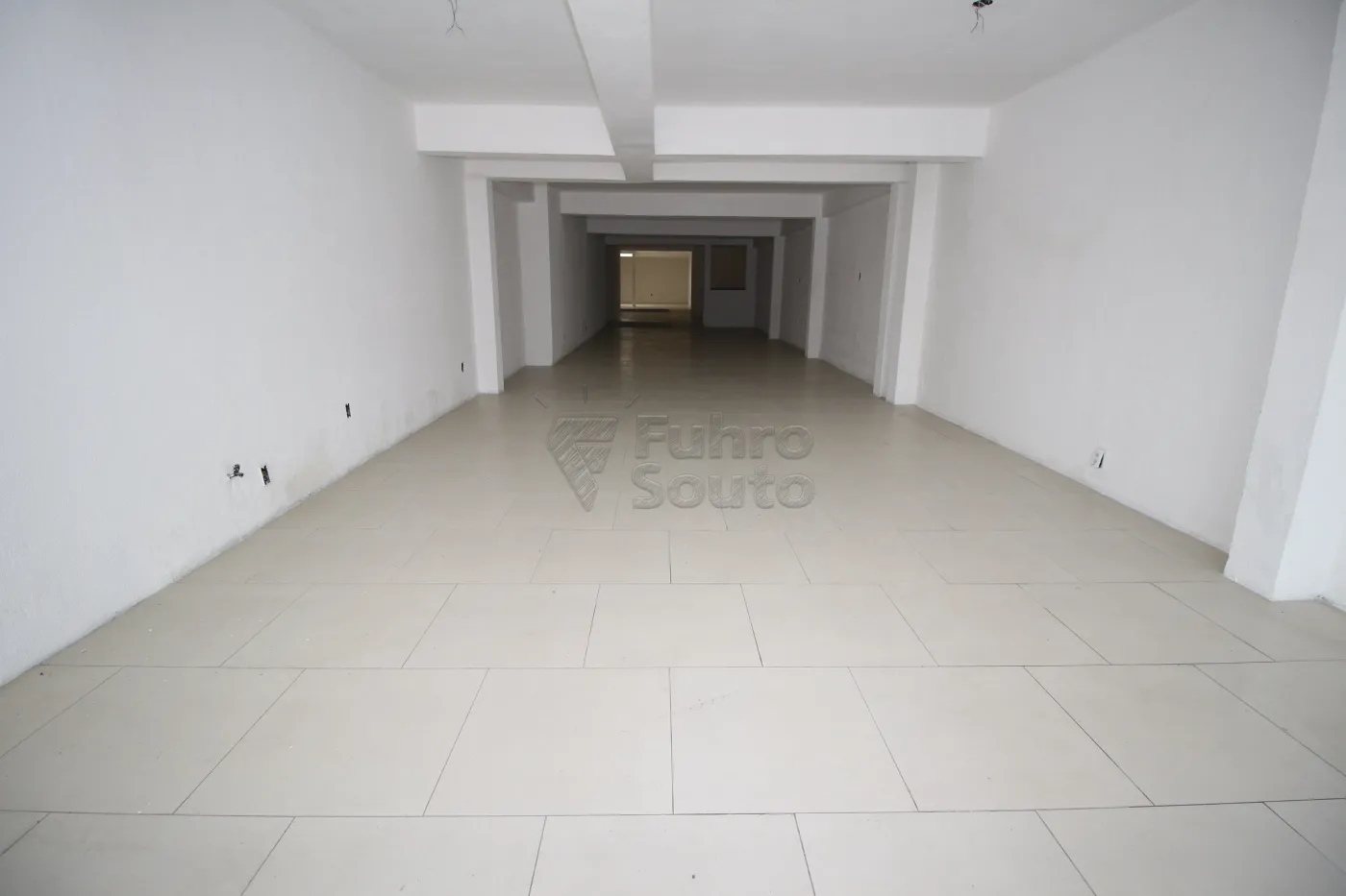 Alugar Comercial / Prédio em Pelotas R$ 8.800,00 - Foto 1