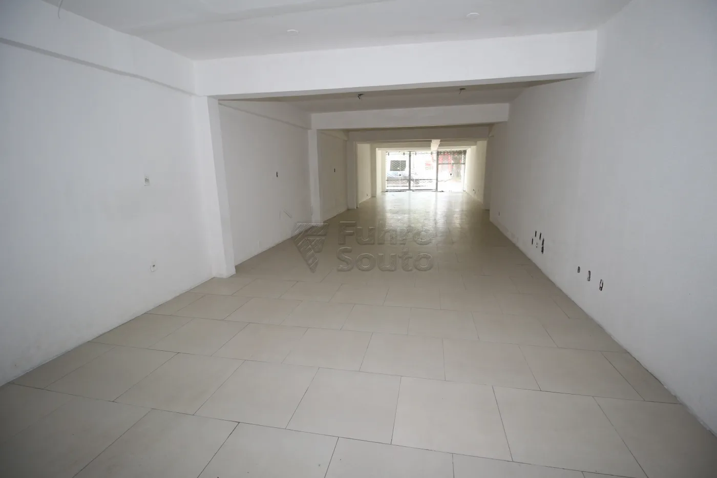 Alugar Comercial / Prédio em Pelotas R$ 8.800,00 - Foto 6