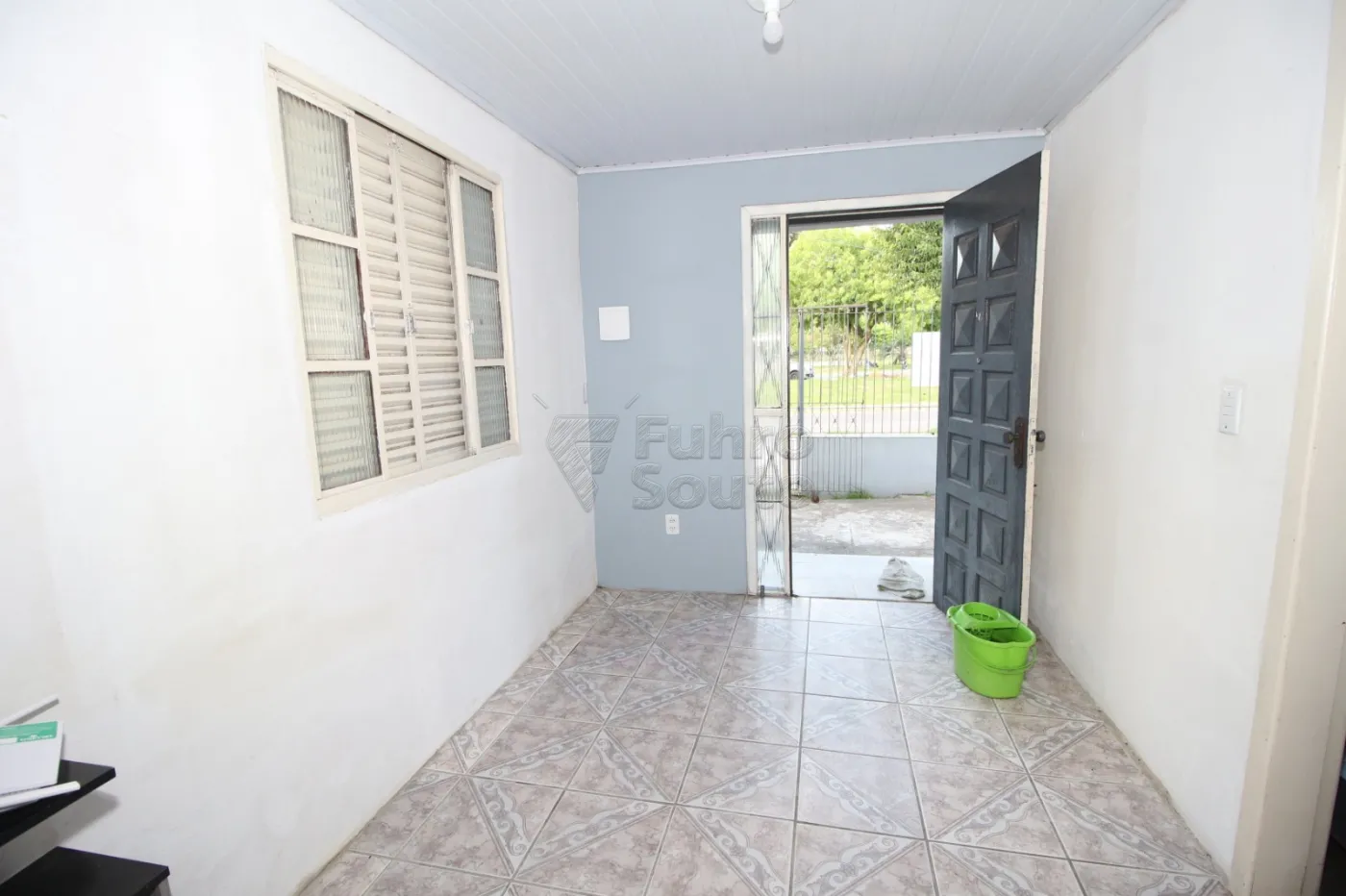Alugar Casa / Padrão em Pelotas R$ 1.700,00 - Foto 2