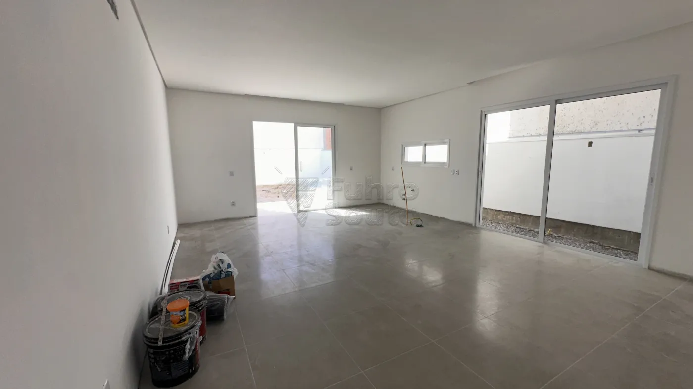 Comprar Casa / Padrão em Pelotas R$ 850.000,00 - Foto 1