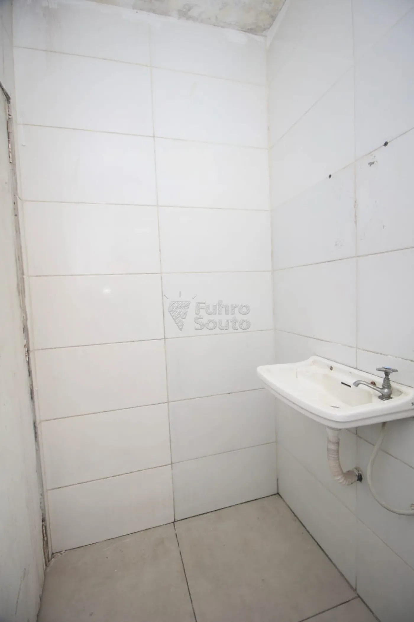 Alugar Comercial / Prédio em Pelotas R$ 1.650,00 - Foto 11