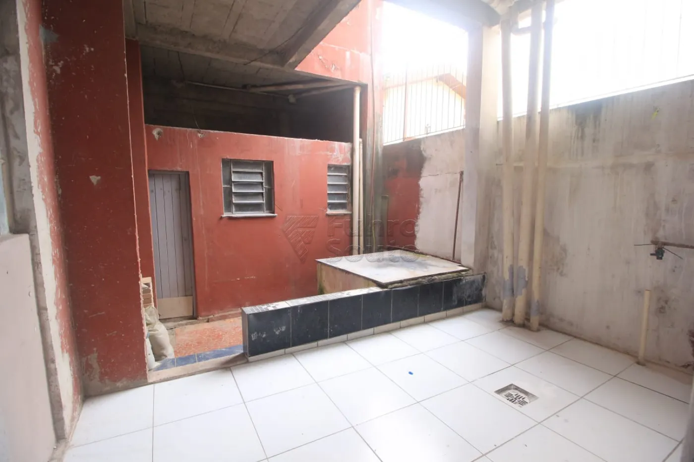 Alugar Comercial / Prédio em Pelotas R$ 1.650,00 - Foto 18