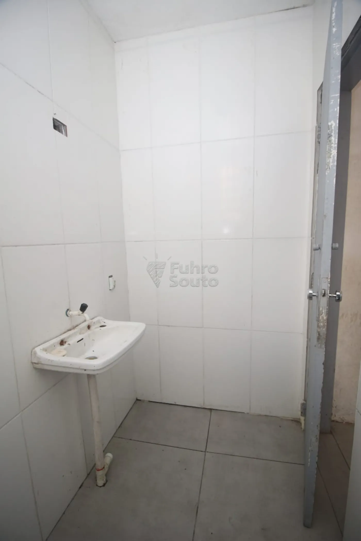 Alugar Comercial / Prédio em Pelotas R$ 1.650,00 - Foto 23