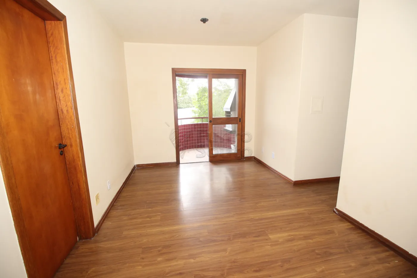 Alugar Apartamento / Padrão em Pelotas R$ 1.500,00 - Foto 1