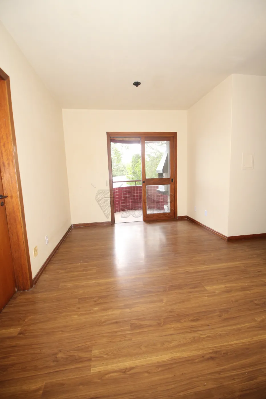 Alugar Apartamento / Padrão em Pelotas R$ 1.500,00 - Foto 2