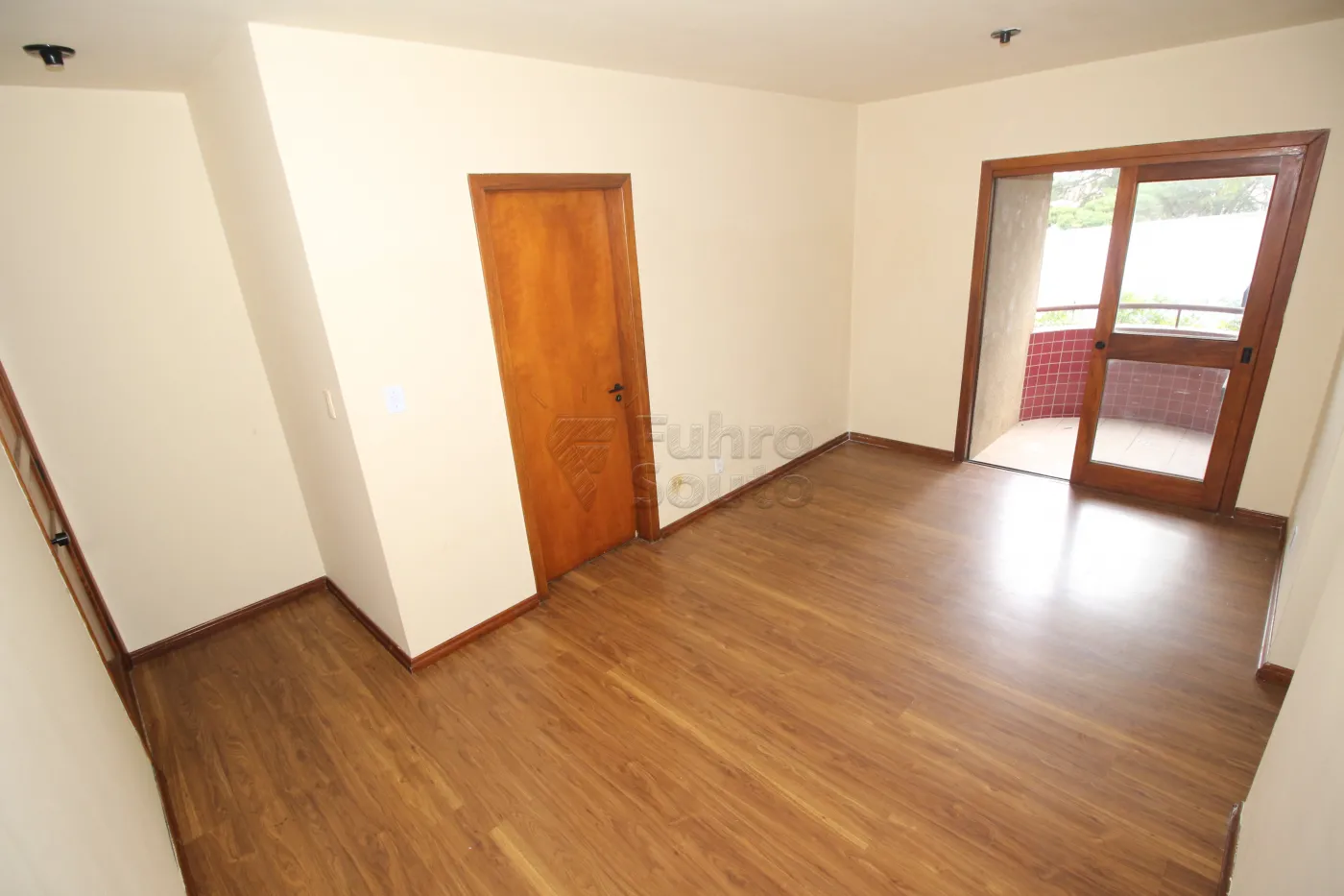 Alugar Apartamento / Padrão em Pelotas R$ 1.500,00 - Foto 4