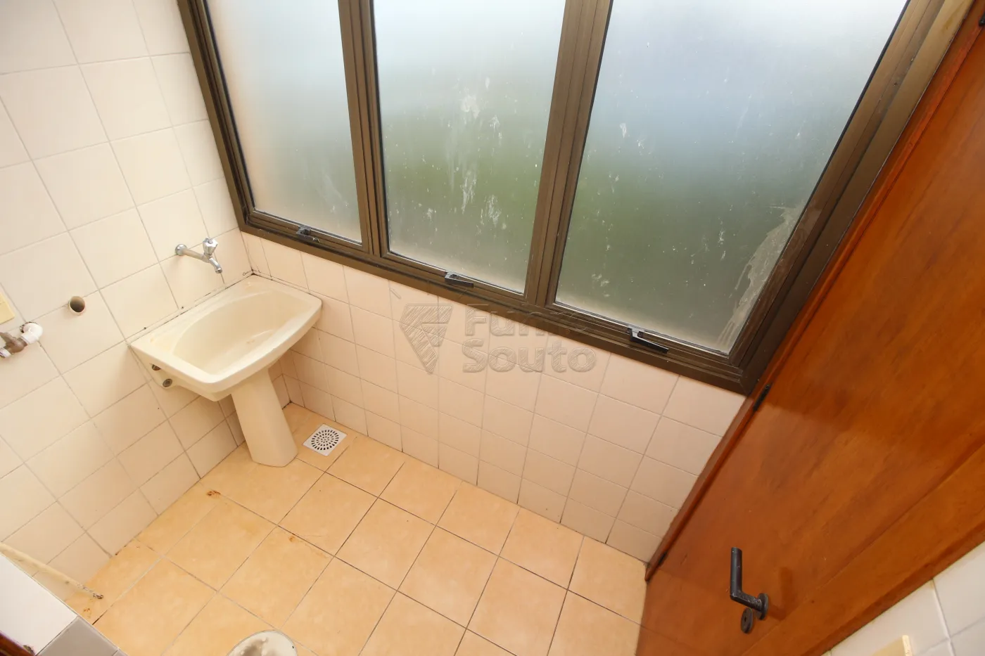 Alugar Apartamento / Padrão em Pelotas R$ 1.500,00 - Foto 27