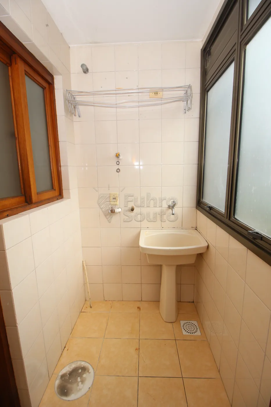 Alugar Apartamento / Padrão em Pelotas R$ 1.500,00 - Foto 28