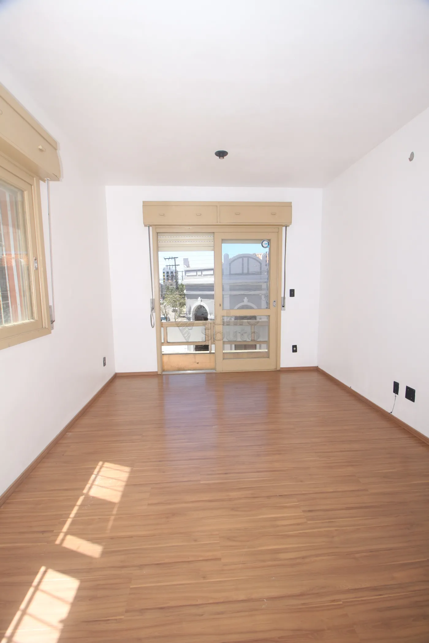 Alugar Apartamento / Kitinete em Pelotas R$ 750,00 - Foto 3