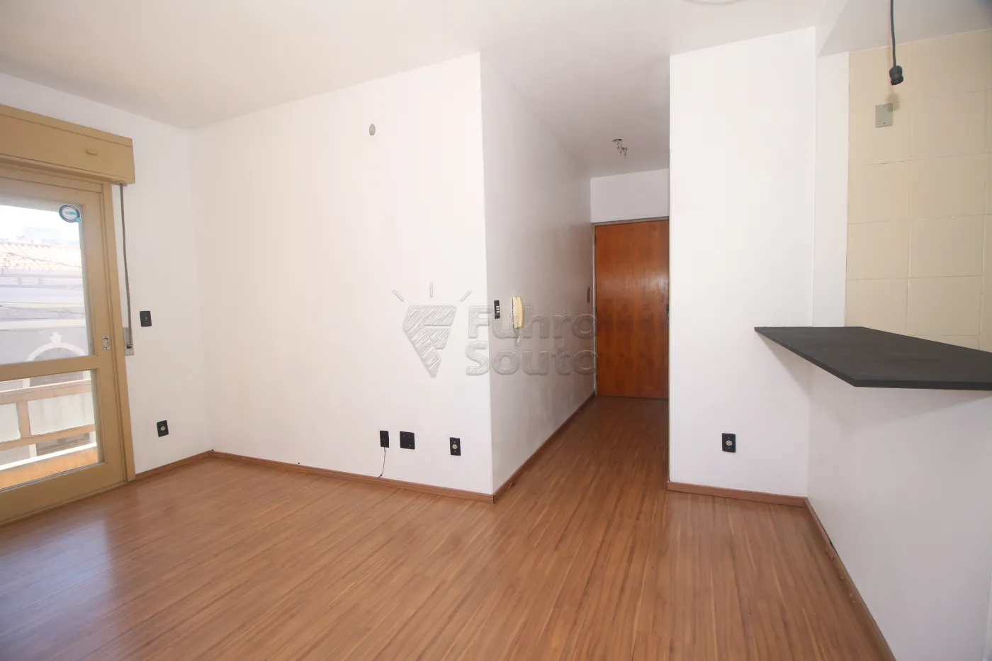 Alugar Apartamento / Kitinete em Pelotas R$ 750,00 - Foto 5