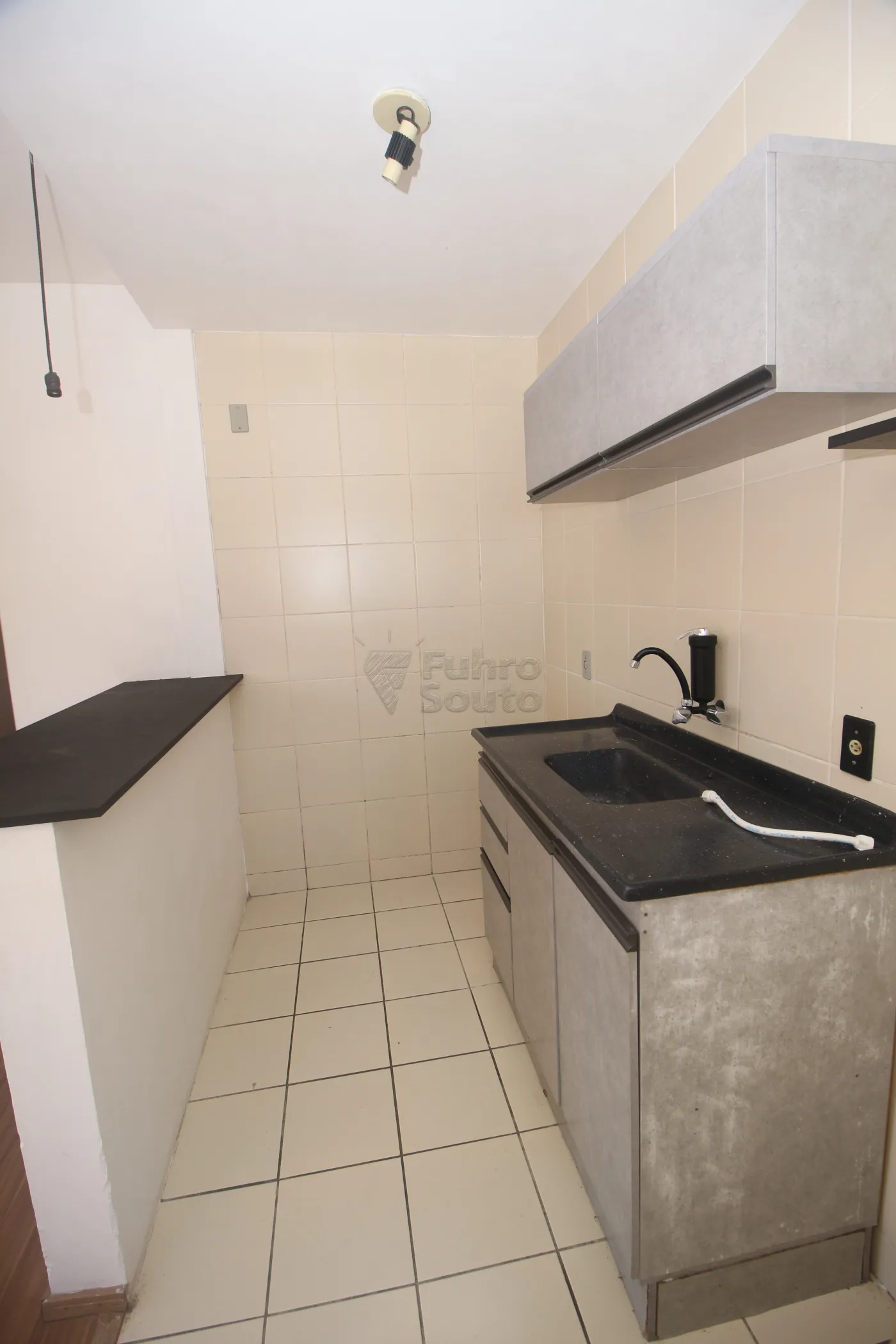 Alugar Apartamento / Kitinete em Pelotas R$ 750,00 - Foto 11