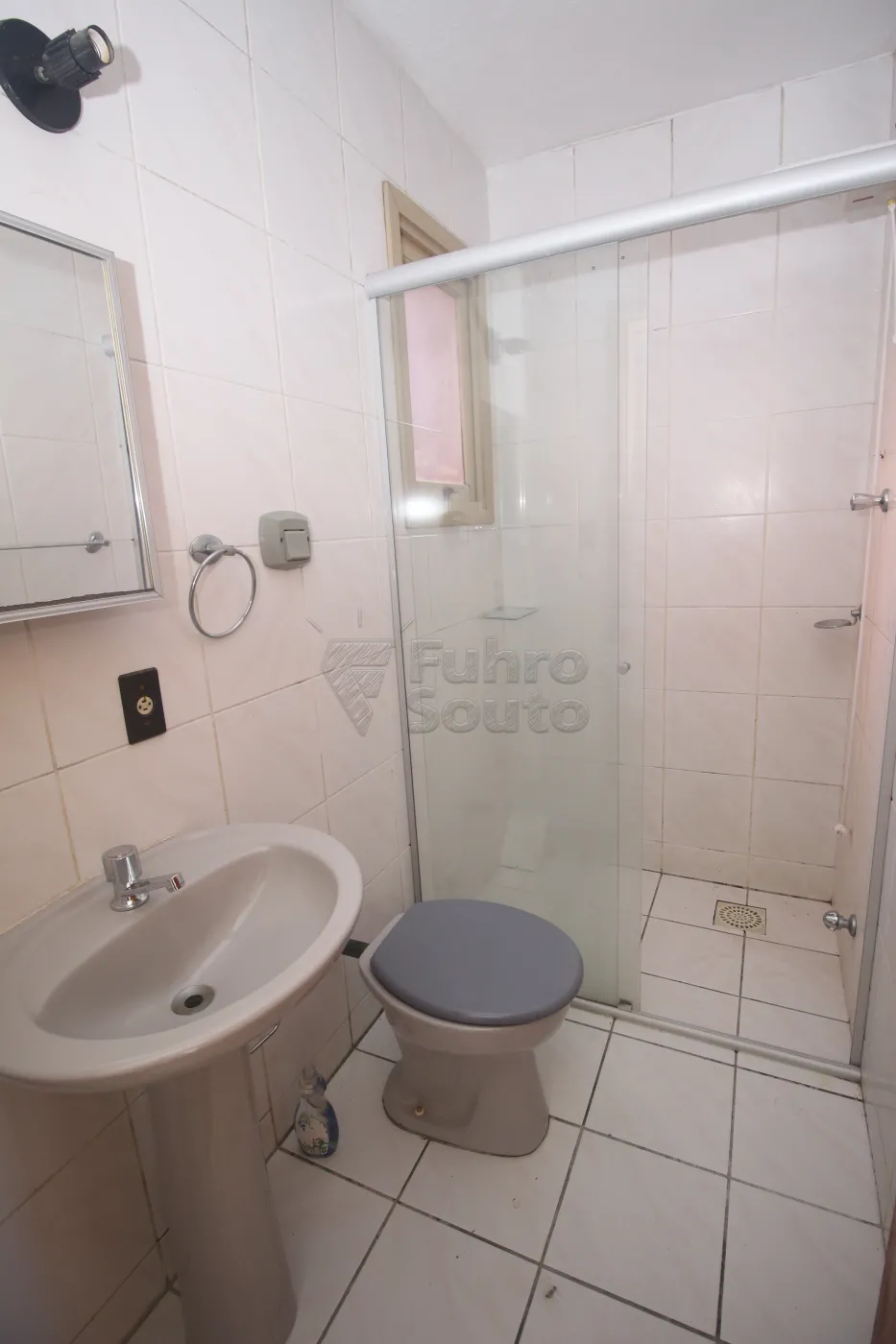 Alugar Apartamento / Kitinete em Pelotas R$ 750,00 - Foto 17