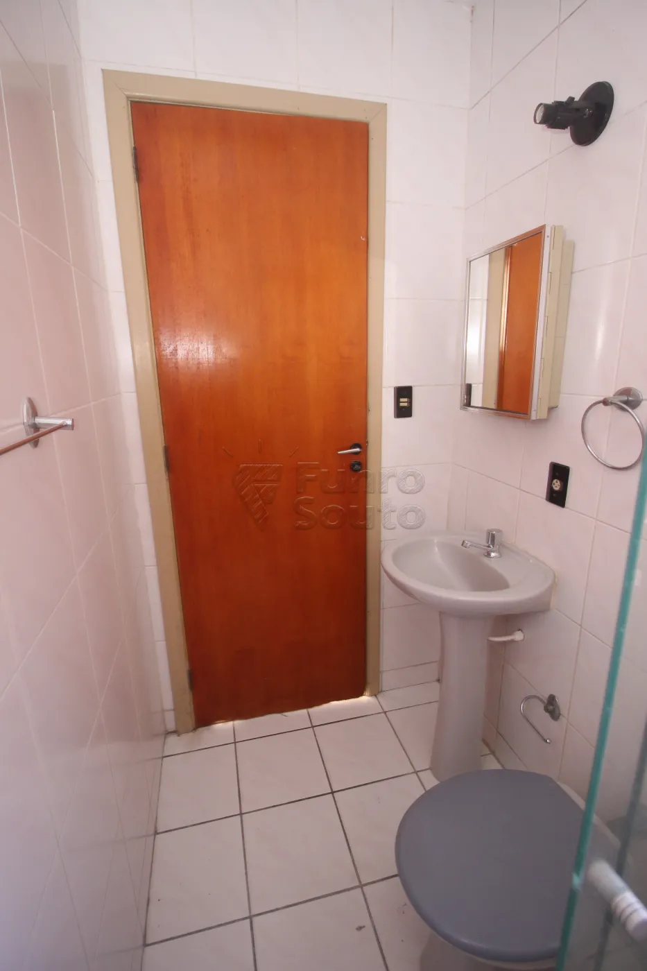 Alugar Apartamento / Kitinete em Pelotas R$ 750,00 - Foto 19