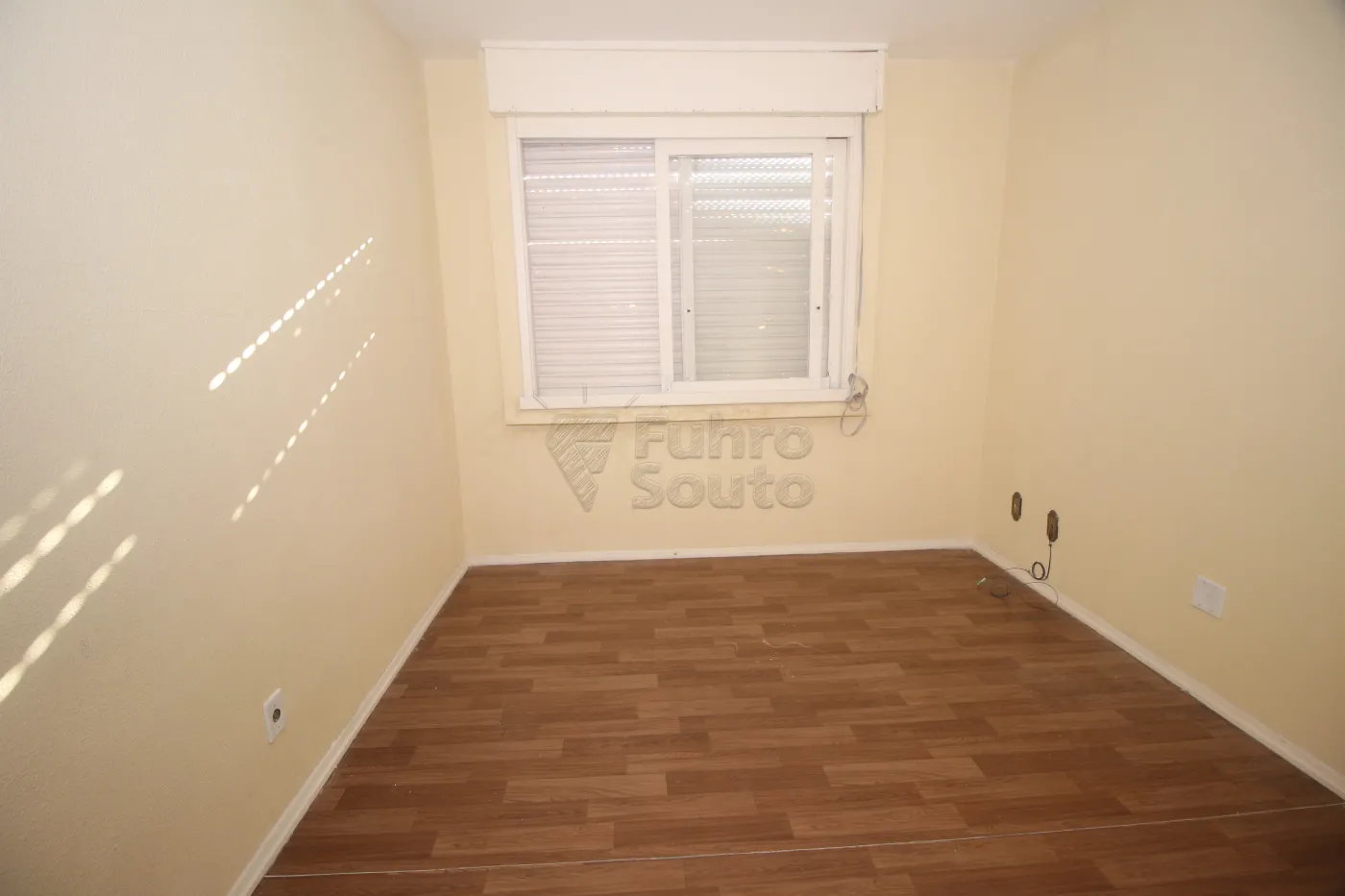 Alugar Apartamento / Padrão em Pelotas R$ 600,00 - Foto 1