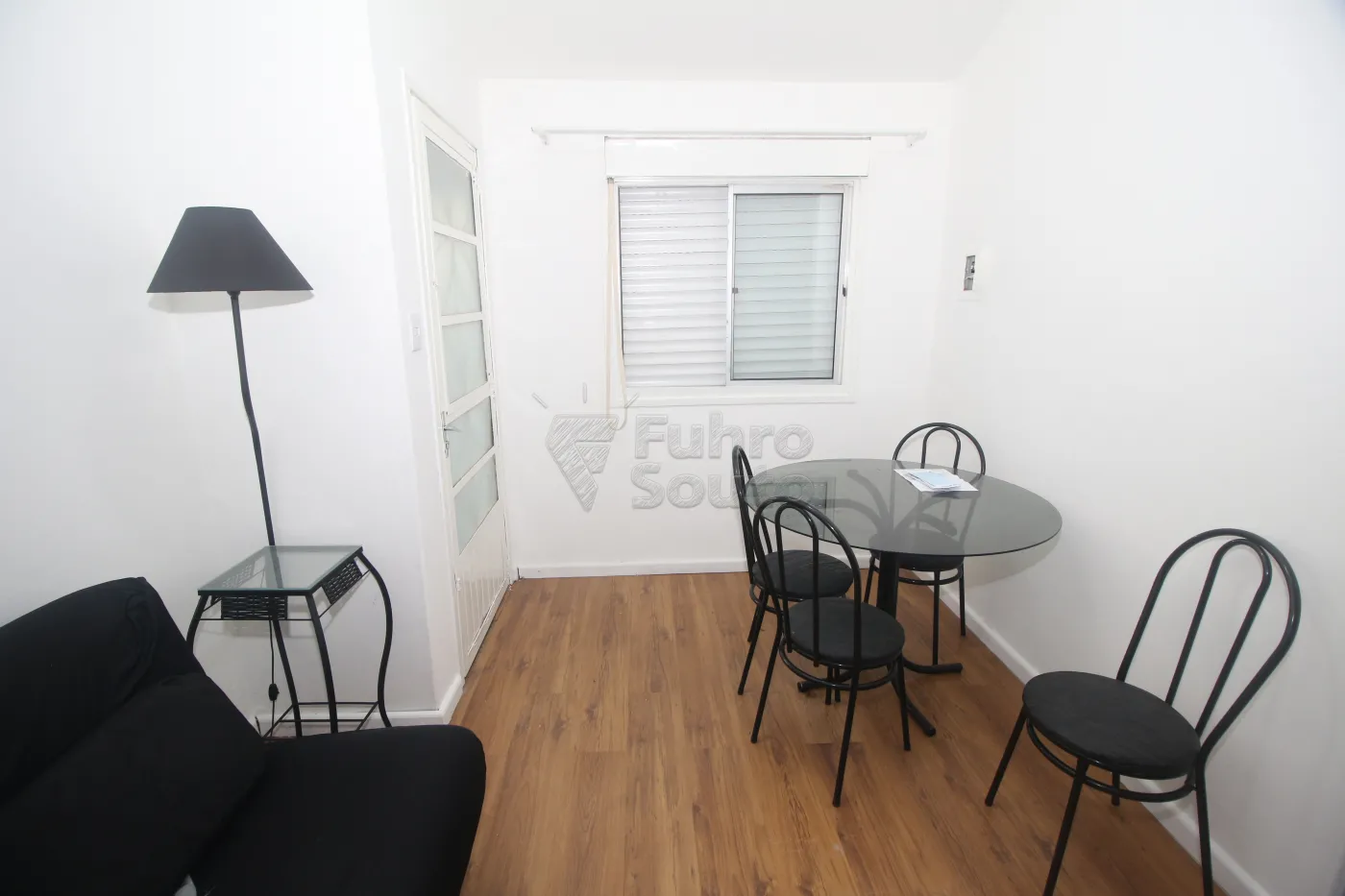 Alugar Apartamento / Padrão em Pelotas R$ 900,00 - Foto 2