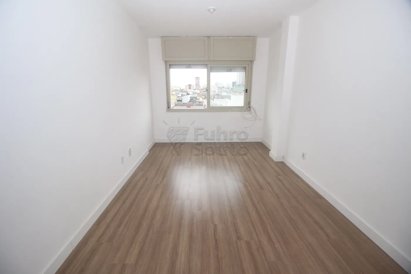 Alugar Apartamento / Padrão em Pelotas R$ 1.600,00 - Foto 1